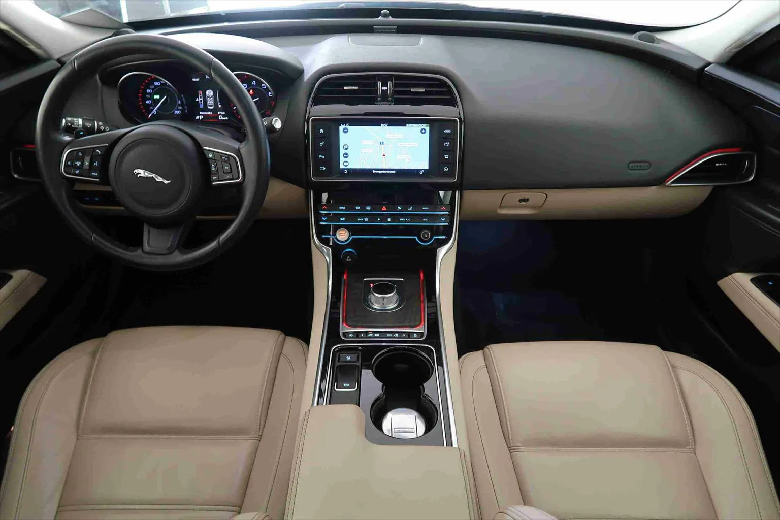 Jaguar XE 25t 2.0 Portfolio  Image 5